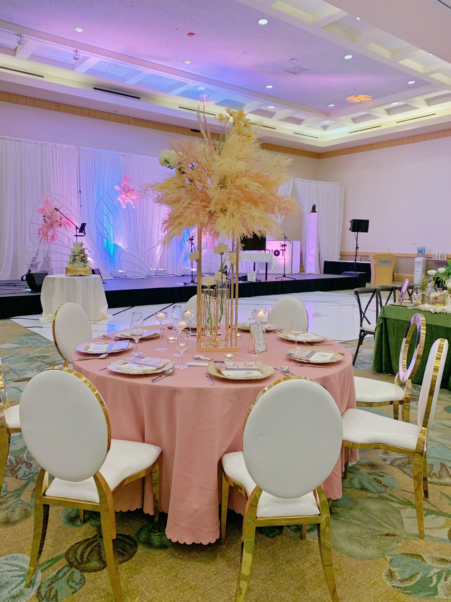 Luxury Gold Pillar/Reception Centerpiece Stand - Fino Decor