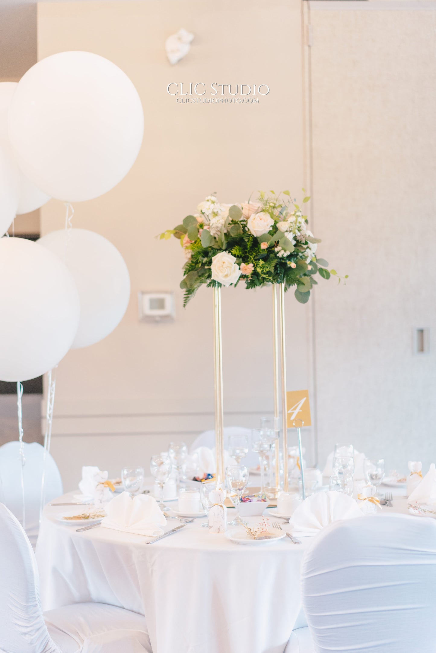 Luxury Gold Pillar/Reception Centerpiece Stand