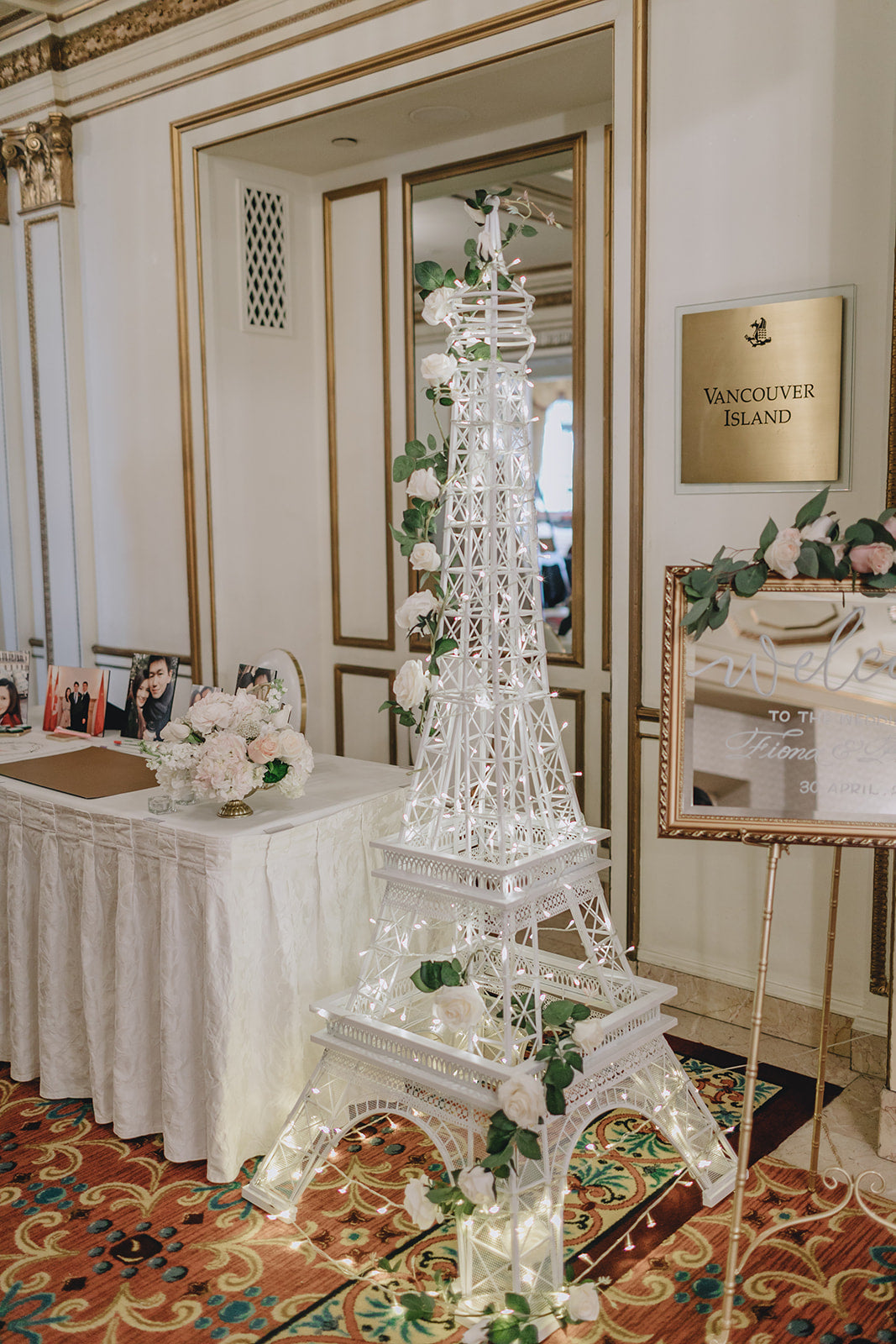 Eiffel Tower / Wedding Tower/ Wedding Display - Fino Decor