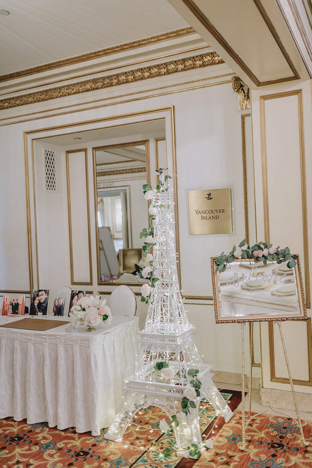 Eiffel Tower / Wedding Tower/ Wedding Display - Fino Decor